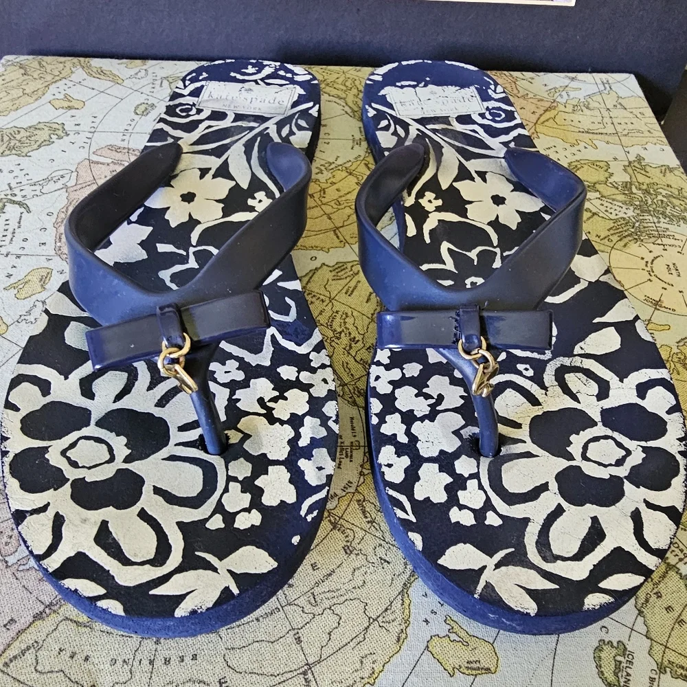 Kate Spade‎ ♠️ floral flip flops, size 9